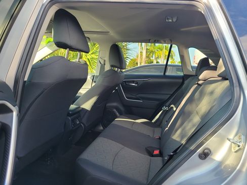 Used 2021 Toyota RAV4 XLE image 9