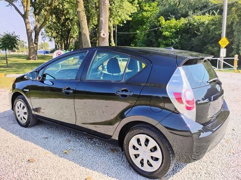 Used 2014 Toyota Prius C Three image 4