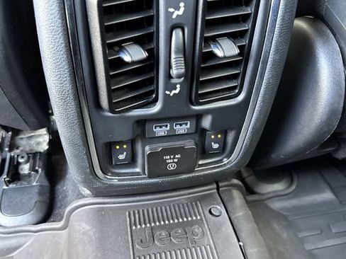 Used 2020 Jeep Grand Cherokee Limited w/ Luxury Group II AWD/4WD image 13