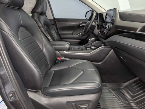Used 2021 Toyota Highlander XLE AWD/4WD image 47