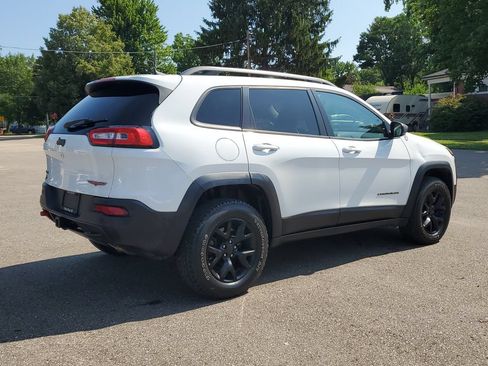 Used 2016 Jeep Cherokee Trailhawk w/ Comfort/Convenience Group AWD/4WD image 3