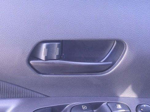 Used 2022 Nissan Kicks S image 15