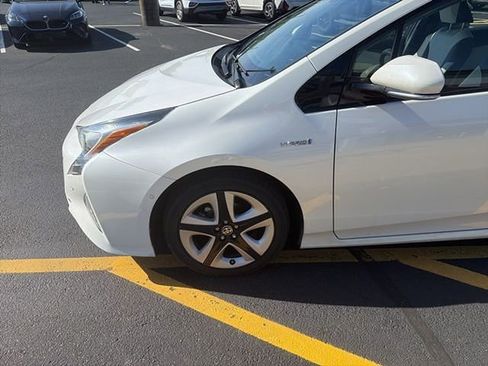 Used 2017 Toyota Prius Four Touring w/ Premium Convenience Package FWD image 8