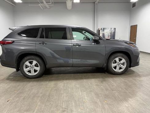 Used 2023 Toyota Highlander L image 3