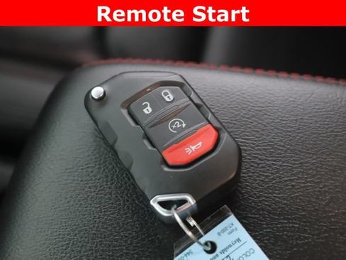 Used 2025 Jeep Wrangler Unlimited Rubicon AWD/4WD image 3