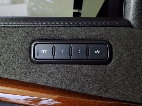 Used 2020 Cadillac Escalade Luxury RWD image 19