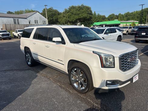 Used 2019 GMC Yukon XL Denali w/ Denali Ultimate Package AWD/4WD image 4