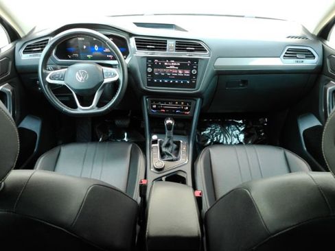 Used 2023 Volkswagen Tiguan SE w/ Panoramic Sunroof Package AWD/4WD image 3