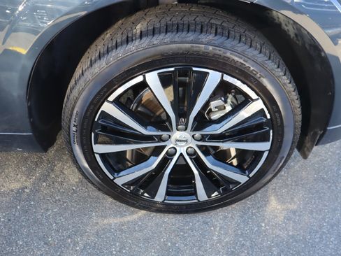 Used 2025 Volvo XC60 B5 Plus image 37