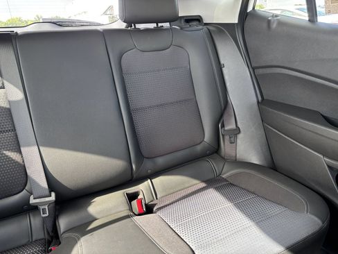 Used 2025 Chevrolet Trax LT w/ LT Convenience Package FWD image 35