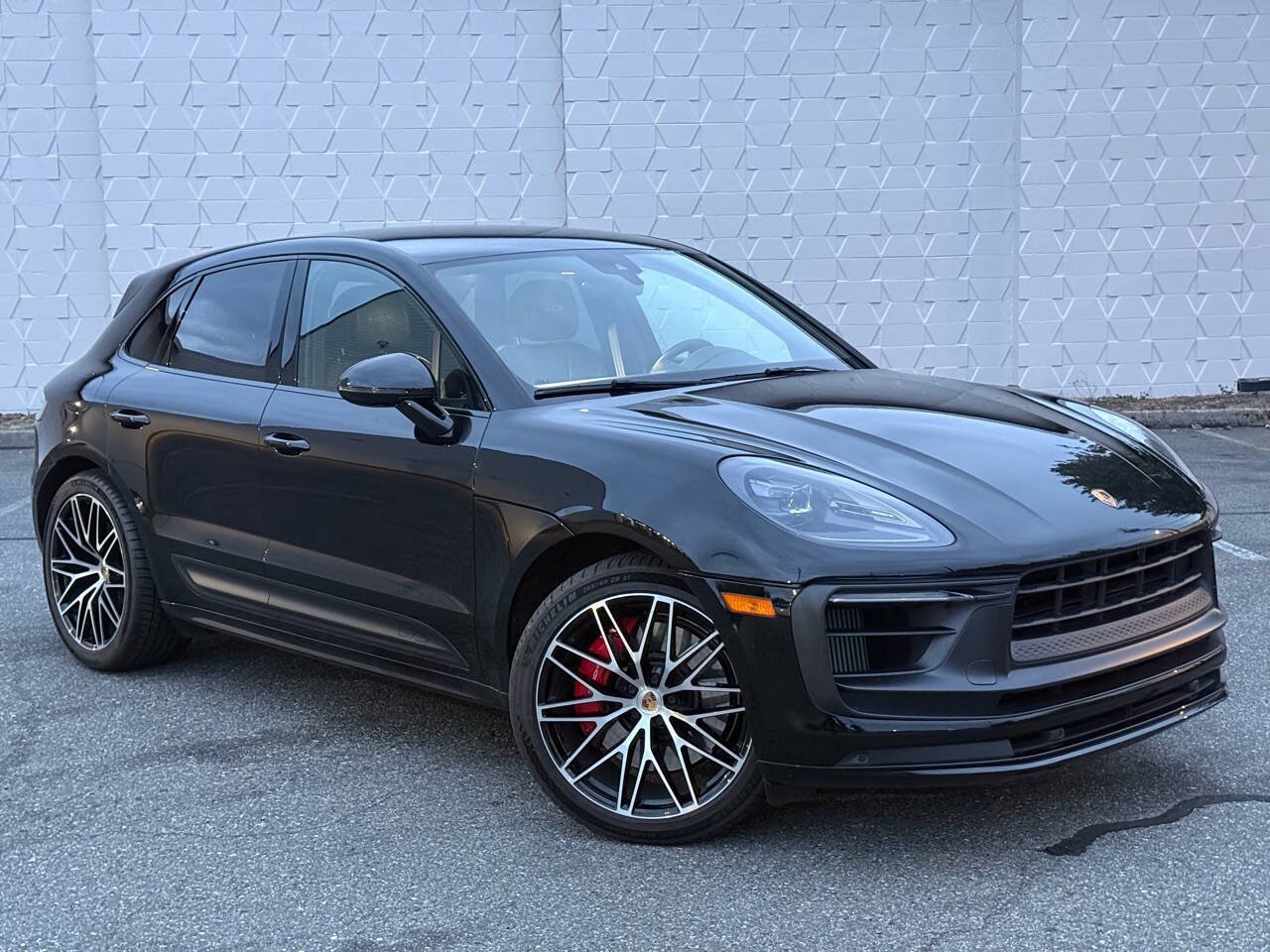 Used 2022 Porsche Macan GTS AWD/4WD image 2