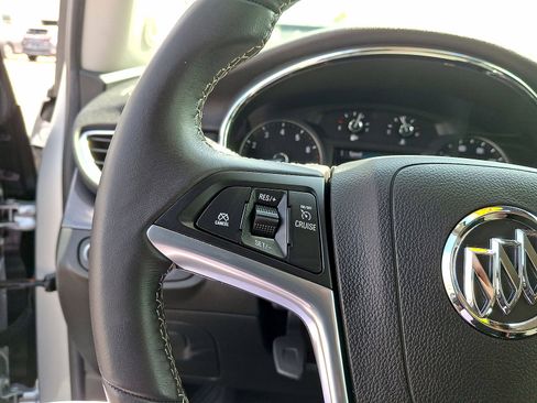 Used 2021 Buick Encore Preferred AWD/4WD image 17