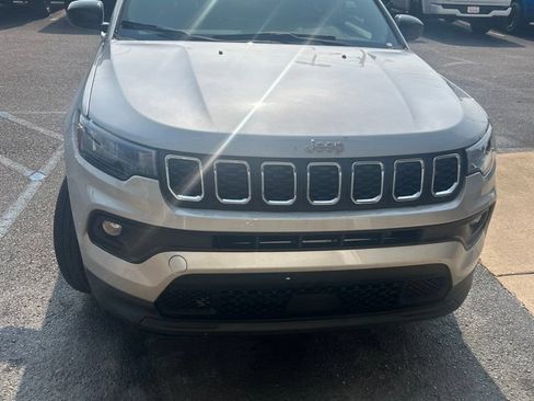 Used 2025 Jeep Compass Latitude AWD/4WD image 10
