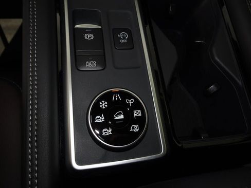 New 2025 Nissan Pathfinder Platinum image 21