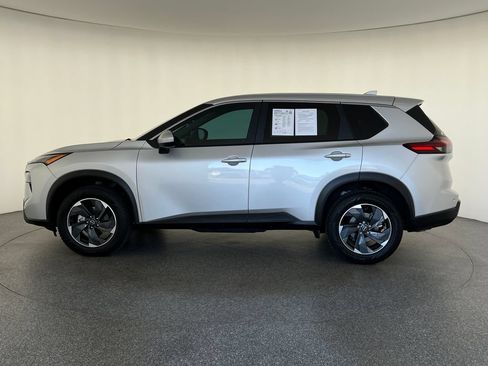 Used 2024 Nissan Rogue SV AWD/4WD image 7