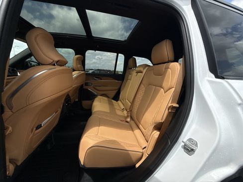 Used 2025 Jeep Grand Cherokee Summit AWD/4WD image 24