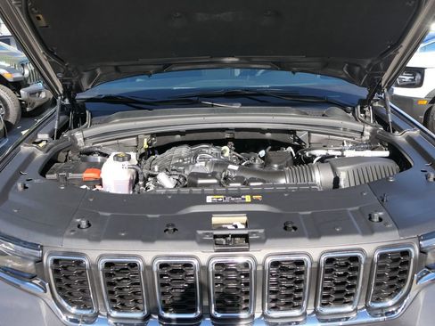 Used 2025 Jeep Grand Cherokee Laredo X w/ Luxury Tech Group I image 25