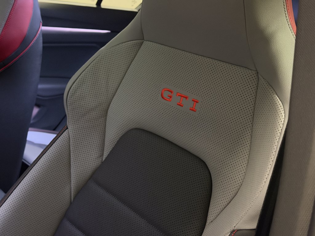 New 2026 Volkswagen GTI SE FWD image 10