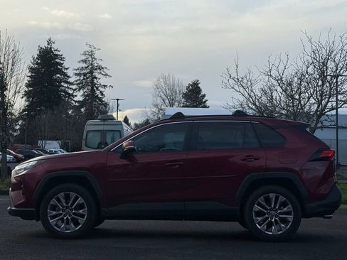 Used 2023 Toyota RAV4 XLE Premium image 2