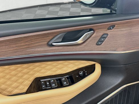 Used 2025 Jeep Grand Cherokee Summit w/ Luxury Tech Group V image 15