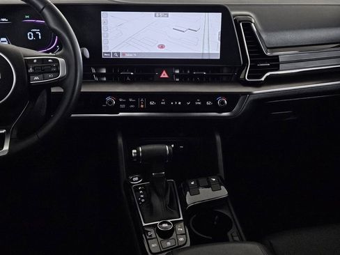 Used 2025 Kia Sportage EX image 9