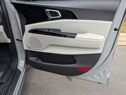 Used 2023 Kia Carnival SX Prestige FWD image 37