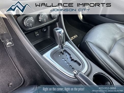 Used 2014 Chrysler 200 Limited FWD image 16