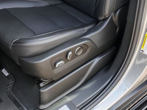 Used 2023 GMC Yukon Denali image 8