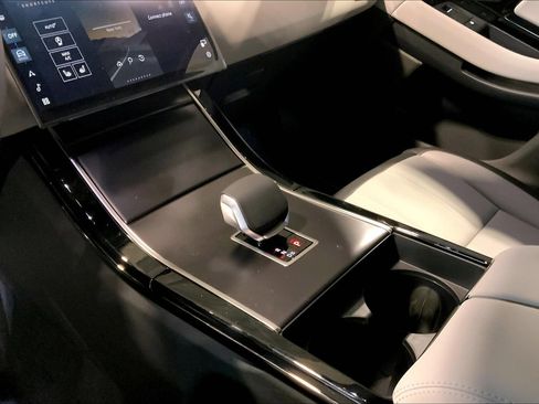 New 2026 Land Rover Range Rover Evoque Dynamic SE AWD/4WD image 7