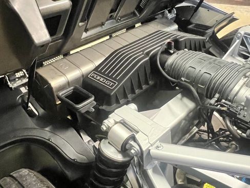Used 2006 Ford GT RWD image 30