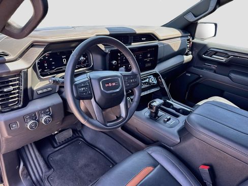Used 2024 GMC Sierra 1500 AT4 w/ Technology Package AWD/4WD image 7
