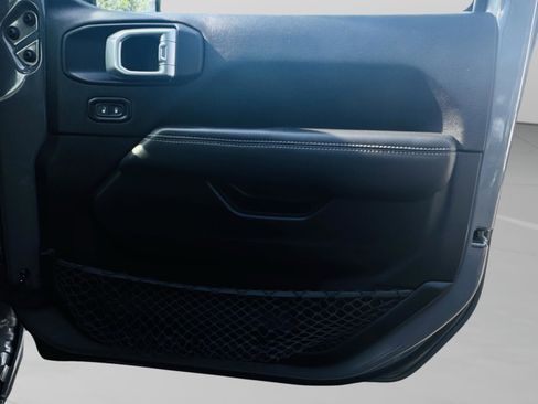 Used 2020 Jeep Gladiator Overland w/ Dual Top Group image 37