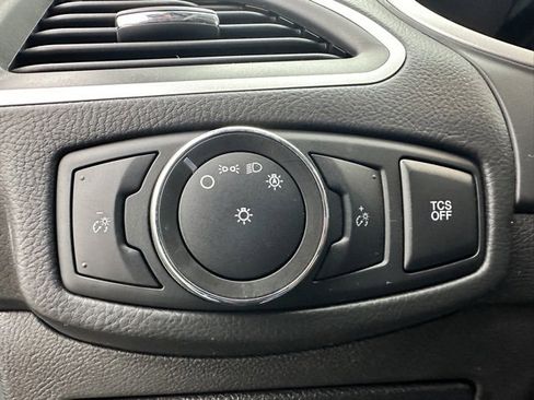 Certified 2021 Ford Edge SE image 13