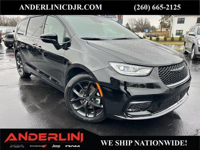 New 2026 Chrysler Pacifica Select w/ S Appearance Package
