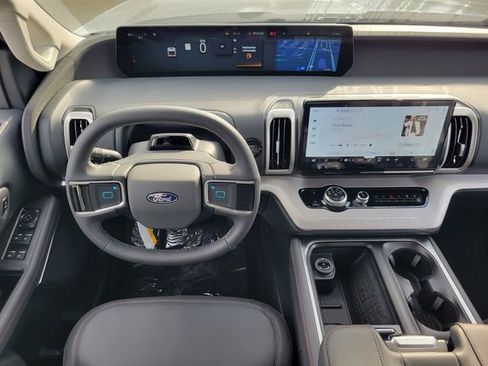 New 2025 Ford Expedition Active image 10