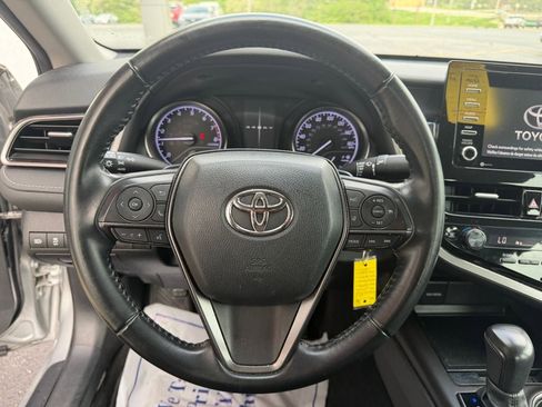 Used 2022 Toyota Camry SE FWD image 13
