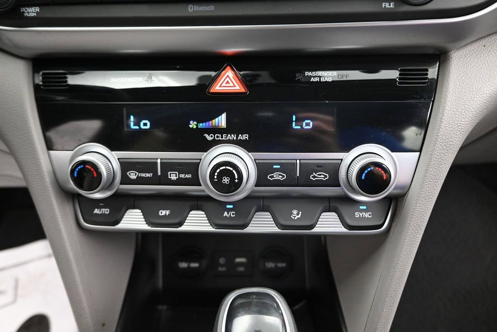 Used 2020 Hyundai Elantra SE FWD image 24