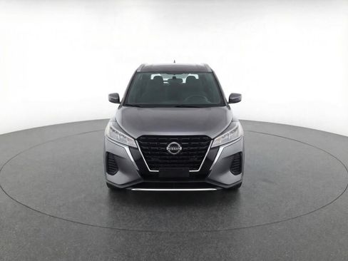 Used 2022 Nissan Kicks SV image 2