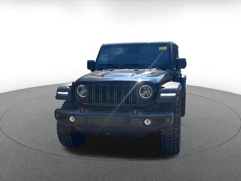 Used 2025 Jeep Wrangler Unlimited Rubicon AWD/4WD image 3