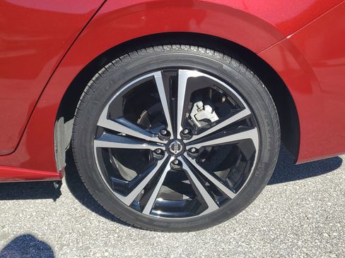 Certified 2021 Nissan Sentra SR w/ SR Premium Package image 9