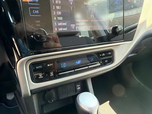 Used 2017 Toyota Corolla LE w/ Carpet Mat Package (TMS) FWD image 24