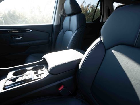 New 2025 Honda Pilot Touring image 10