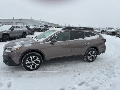 Used 2021 Subaru Outback Limited XT image 2