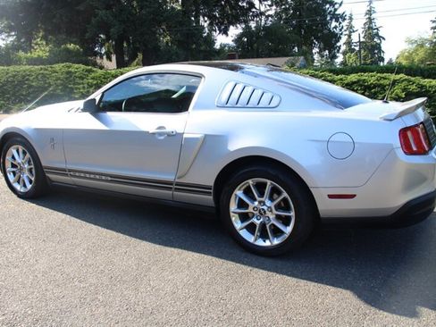 Used 2010 Ford Mustang Premium RWD image 4