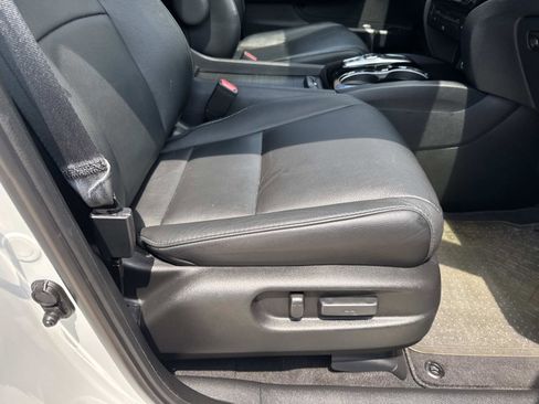 Used 2020 Honda Pilot Touring image 12