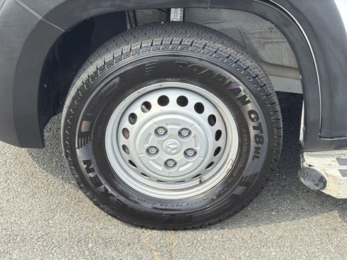 Used 2025 RAM ProMaster 2500 w/ U-Haul Equipment Group FWD image 12