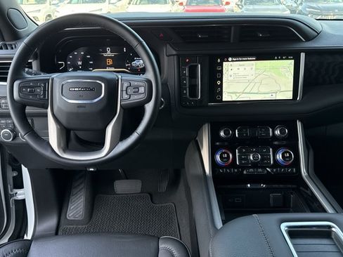 Used 2024 GMC Yukon Denali AWD/4WD image 9