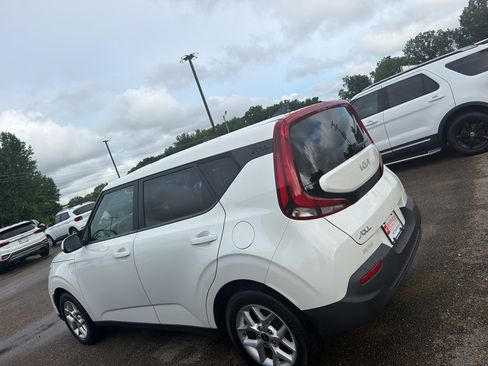 Used 2022 Kia Soul LX w/ Technology Package FWD image 6