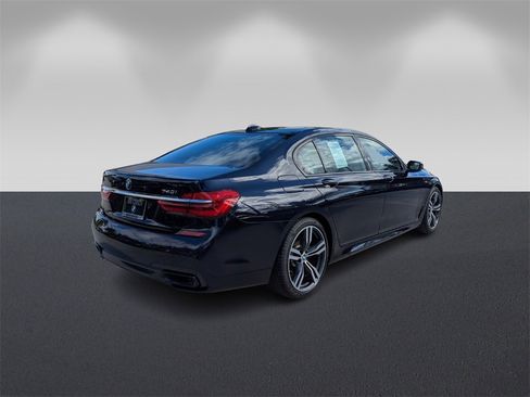 Used 2019 BMW 740i image 5