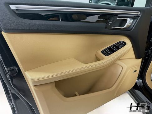 Used 2018 Porsche Macan AWD/4WD image 14
